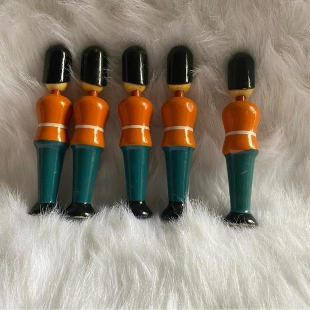 N/A nut cracker